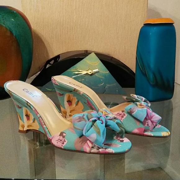 Beautiful Floral Print Sandal - Picture 1 of 4